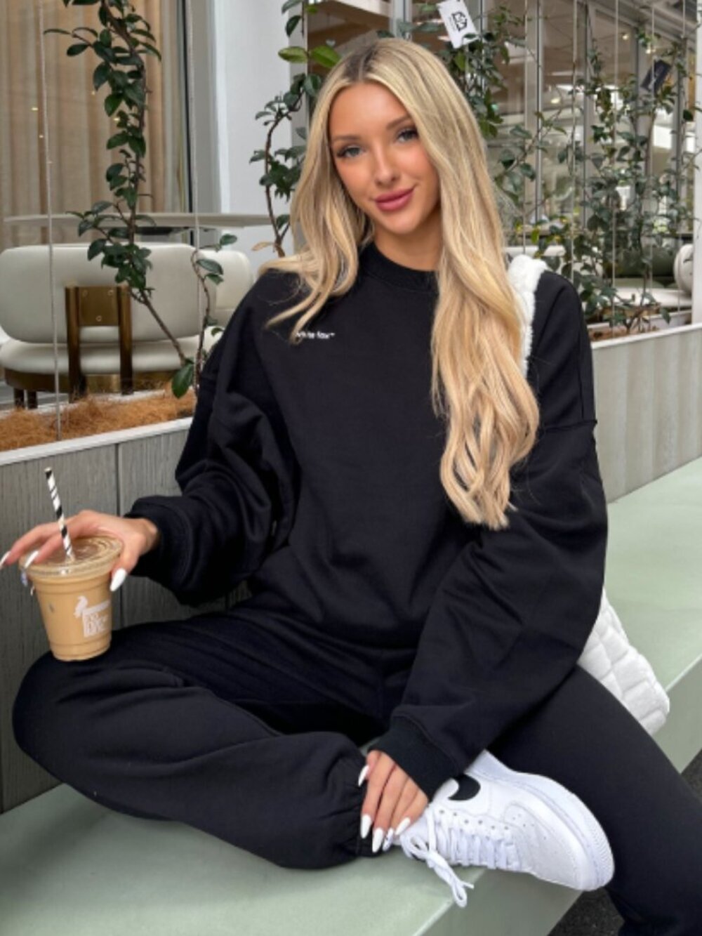 White Fox Lounge SET Crewneck Sweater Jogger Sweatpants Black Size Small/Medium